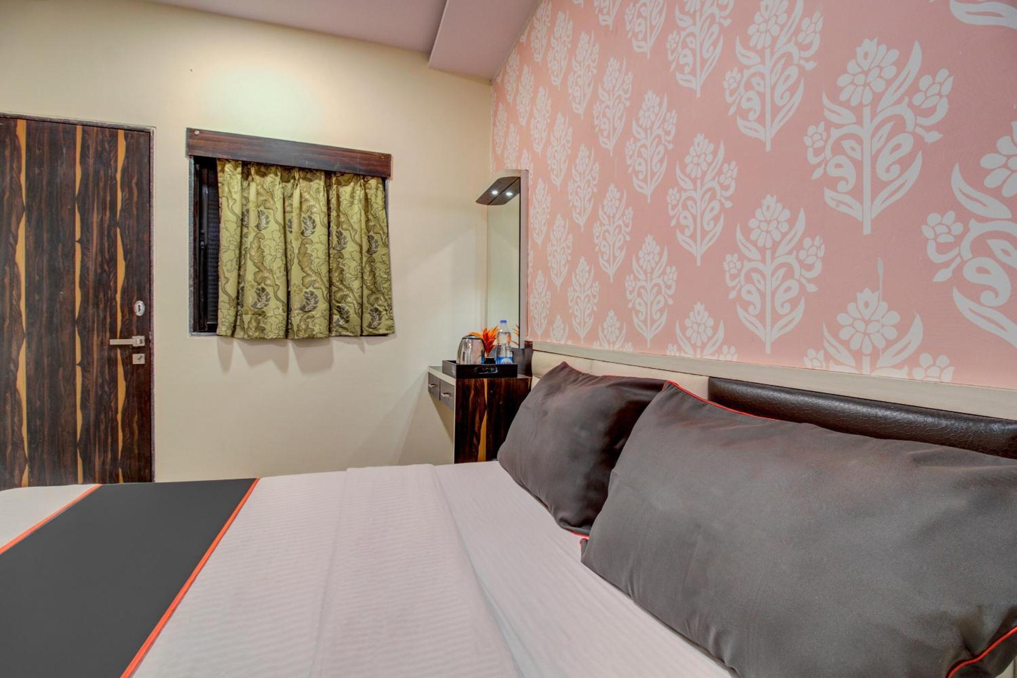 Collection O Golden Tulipz Boutique Hotel Mumbai Bagian luar foto